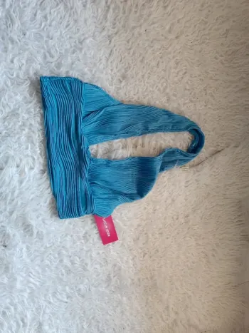 Petit top neuf taille L