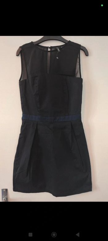 Petite robe noire ceintrée taille S Mango neuve