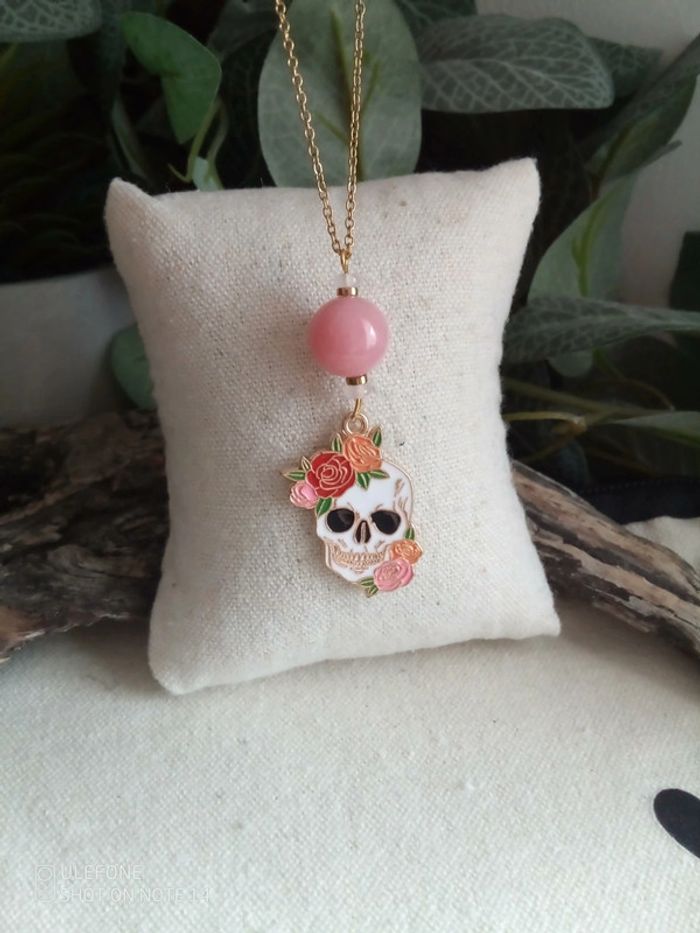 Collier jade rose et tête de mort Mexicaine