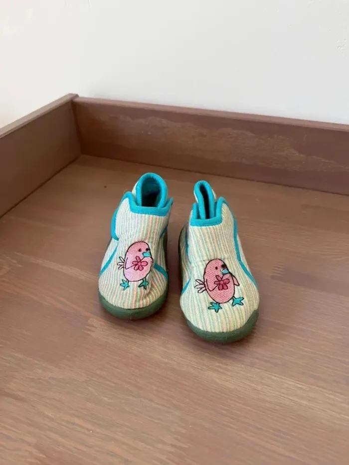 Chaussons Bébé Taille 20 - Très Bon État