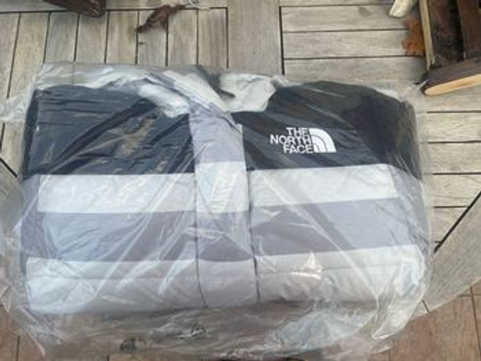 Doudoune  femme North face  stripe grises  Himalayan - photo numéro 2