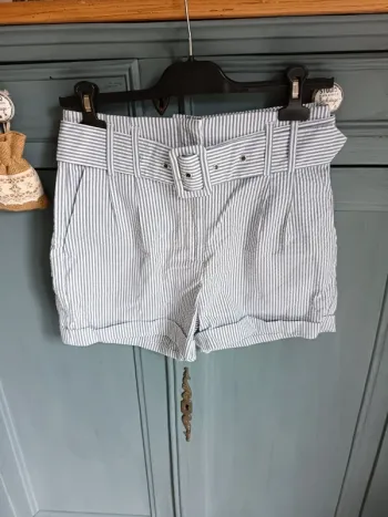 Short neuf