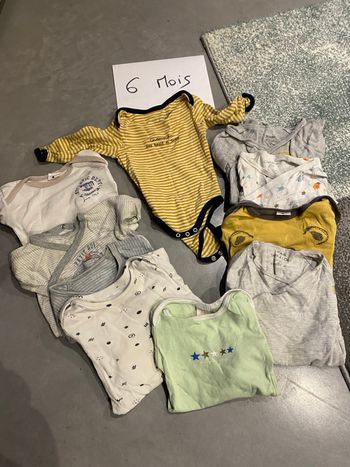Lot 10 bodies bébé 6 mois 