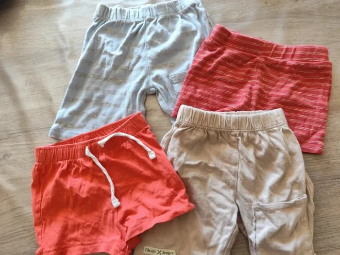 Lot de 4 shorts 9 mois