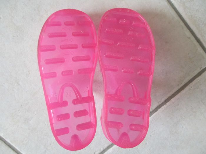 Sandalettes de plage en plastique – Pointure 26 - photo numéro 4
