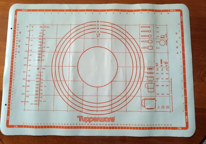 Tapis- feuille de pâtisserie Tupperware vintage blanc/orange