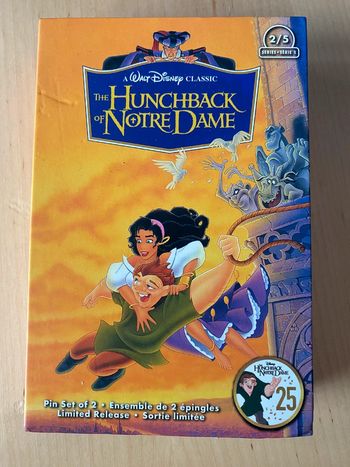 Disney store bossu notre dame hunchback esmeralda boîte cassette pin
