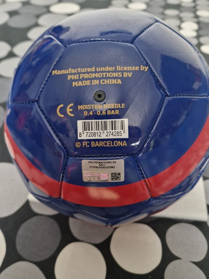 ⚽ Ballon officiel FC Barcelona – “Més que un club” 💙❤️ - photo numéro 7