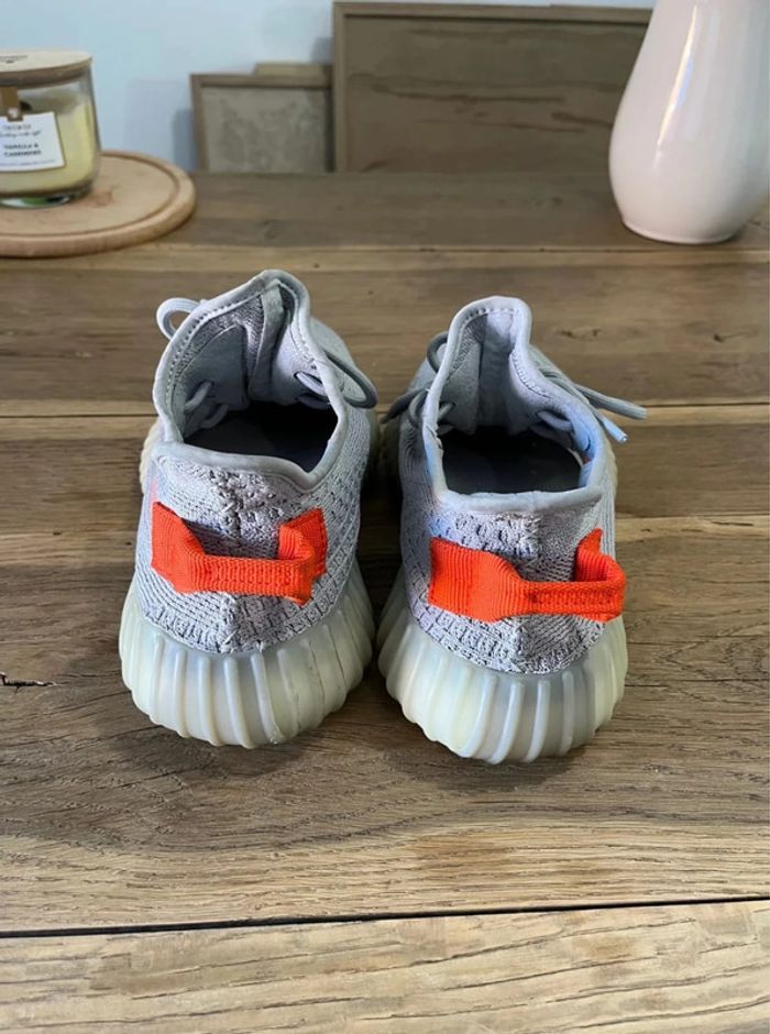 Adidas Yeezy Boost 350 V2 Tail Light - photo numéro 3