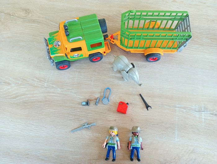 Playmobil 6937 L éléphanteau et ses soigneurs - photo numéro 2