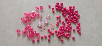Lot de 120 perles assorties roses