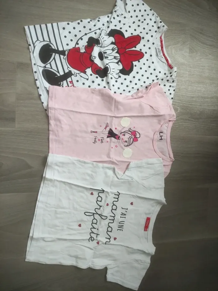 Lot de 3 tee shirt manches courtes 8 ans en très bon état