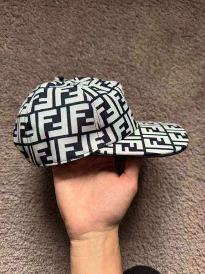 Casquette Fendi - photo numéro 3