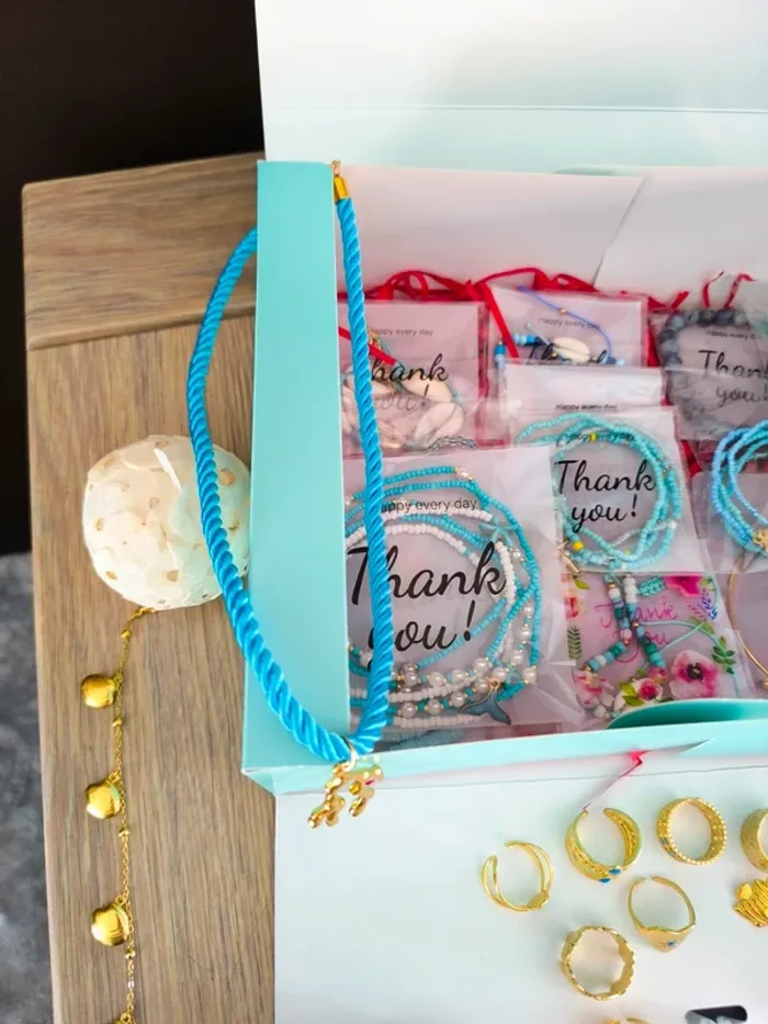 Lot de 40 bijoux dorés et turquoises - photo numéro 4