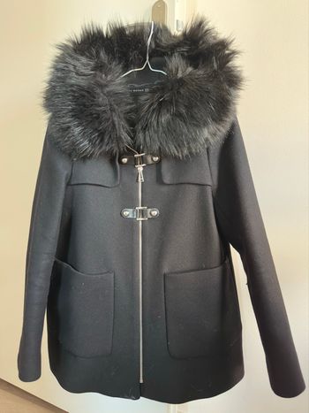 Zara manteau noir avec capuche fausse fourrure T34 XS