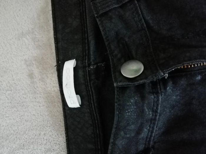 Pantalon noir motif serpent - photo numéro 3