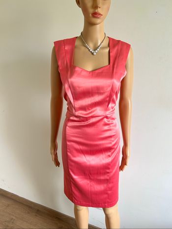 Robe rose corail satinée neuve sans manches Naf Naf taille 38