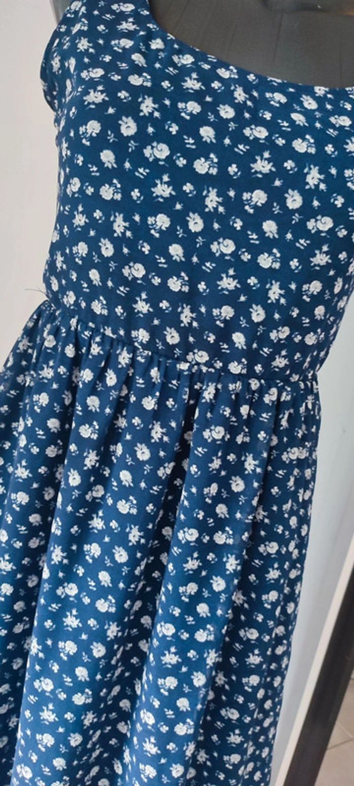 Robe fleurie - photo numéro 2