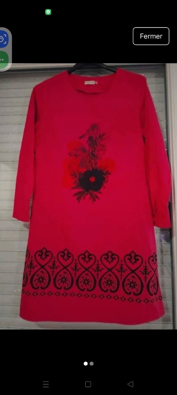 Tunique en très bon état rouge