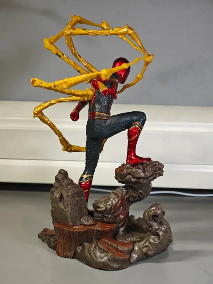 Figurine Spider-Man : Iron Armor 24cm neuve sans boîte - photo numéro 4