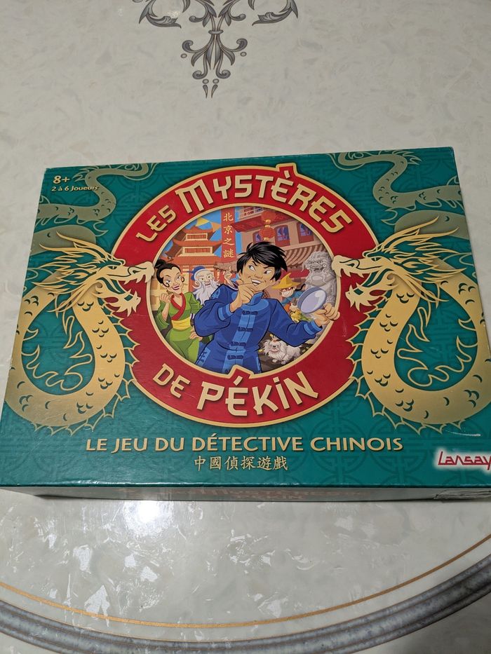 Jeu de société les mystères de Pékin. À partir de 8 ans.