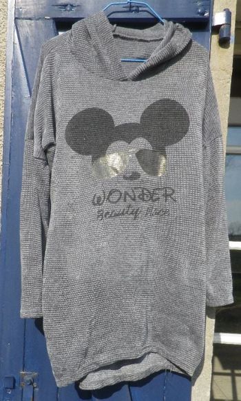 SWEAT LEGER DESSIN DE MICKEY SUR LE DEVANT AVEC CAPUCHE