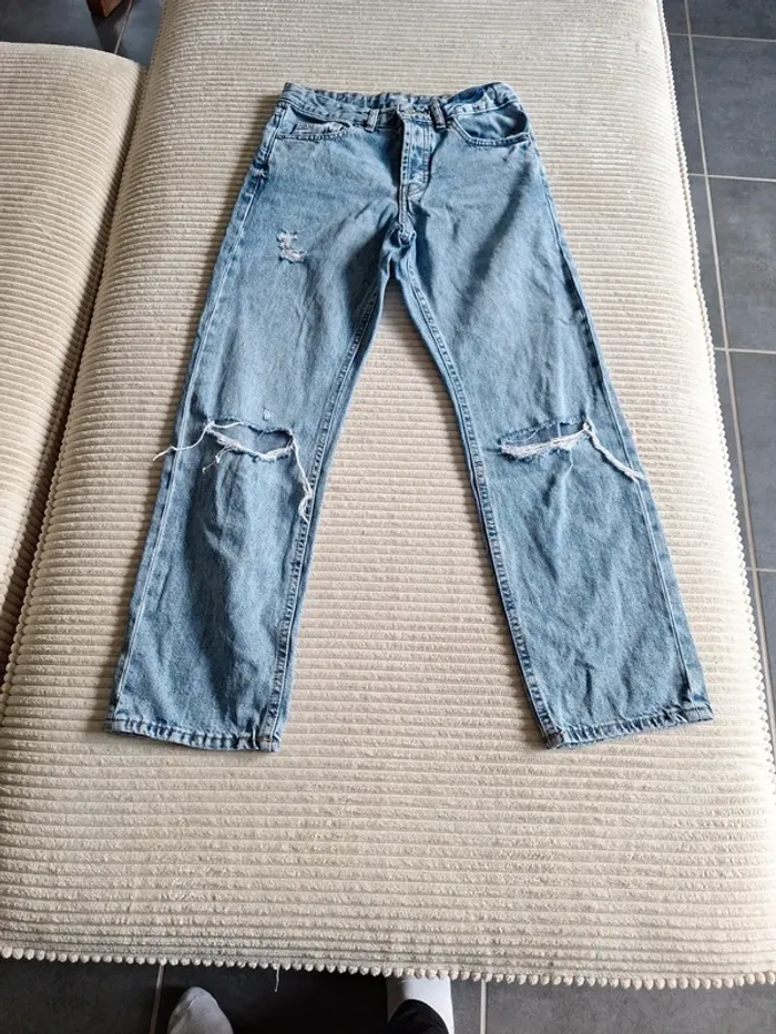 Jean troué straight - photo numéro 3