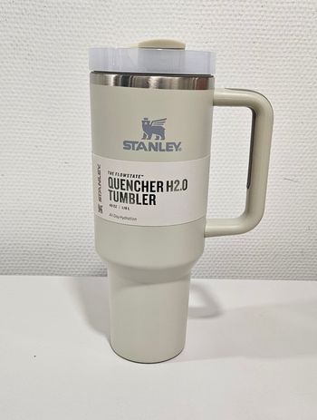 Stanley Quencher Tumbler 1,18L Dune – tasse isotherme avec poignée
