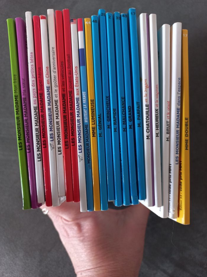 Lot 22 livres monsieur madame