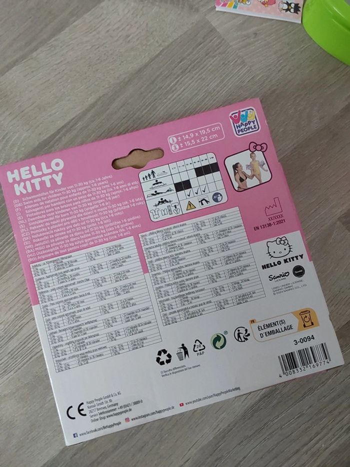 Lot Hello Kitty Brassards + figurines 💕 - photo numéro 2