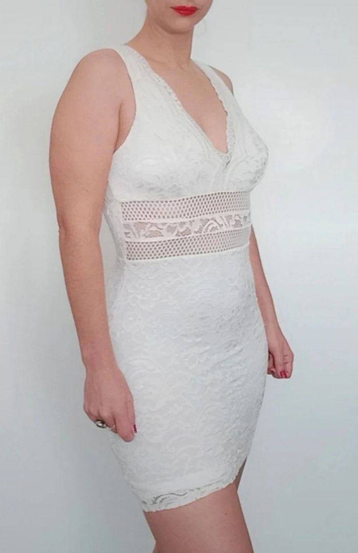 Robe moulante dentelle blanche parties ajourées TU - photo numéro 4