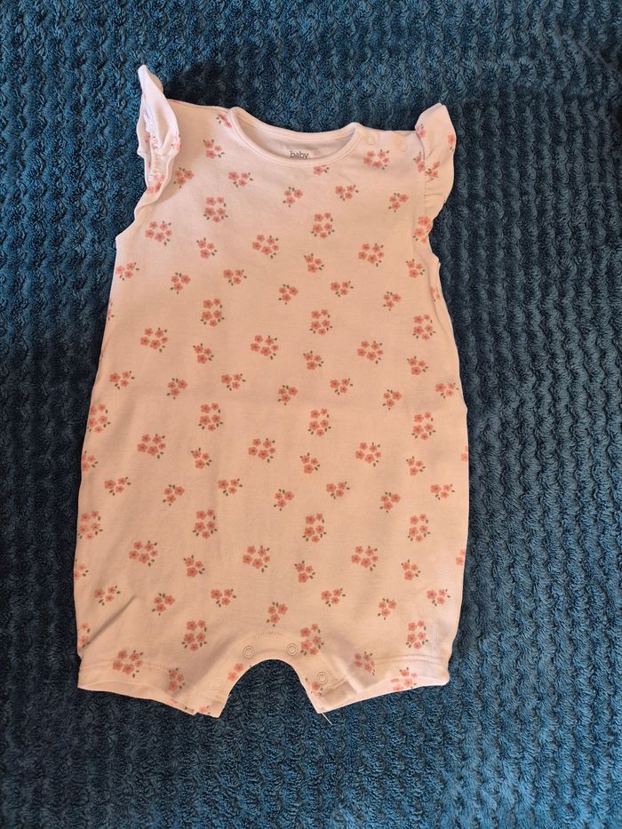 Combishort bébé fille taille 18-24mois