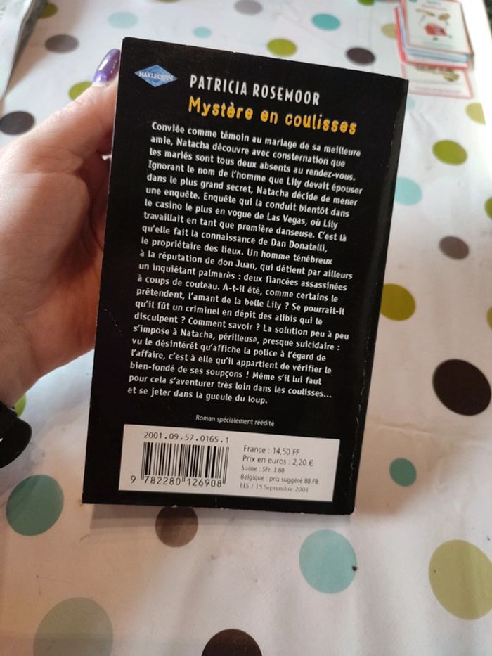 Mystère en coulisse de Patricia rosemour - photo numéro 2
