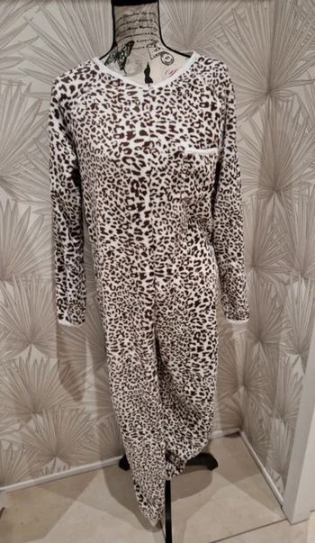 Joli surpyjama doux léopard taille 46/48