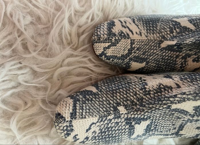 Bottes cuissardes simili cuir imprimé python T.6 (39) PrettyLittleThing TBE 🐍 - photo numéro 4