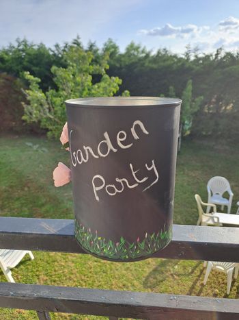 Boite métallique décorée