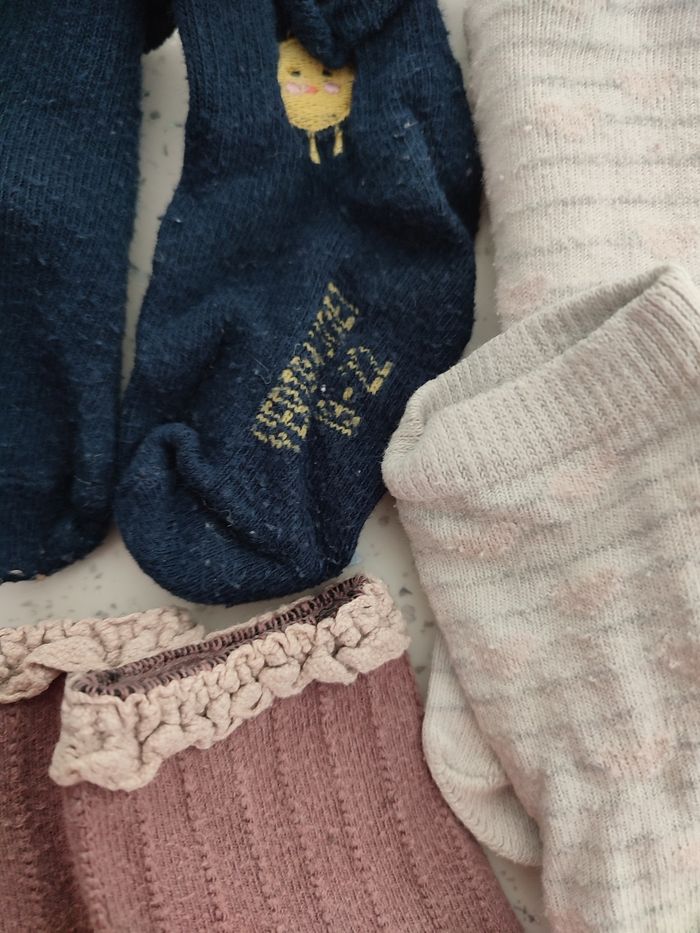 Lot de 7 culottes 2-3  ans et de 5 paires de chaussettes taille 22 - photo numéro 4