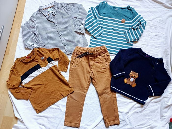 Lot de vêtements taille 24 mois