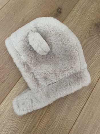 Bonnet neuf beige oreille fourrure