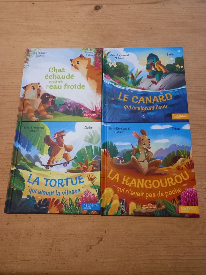 Lot de quatres petits livres pour enfants