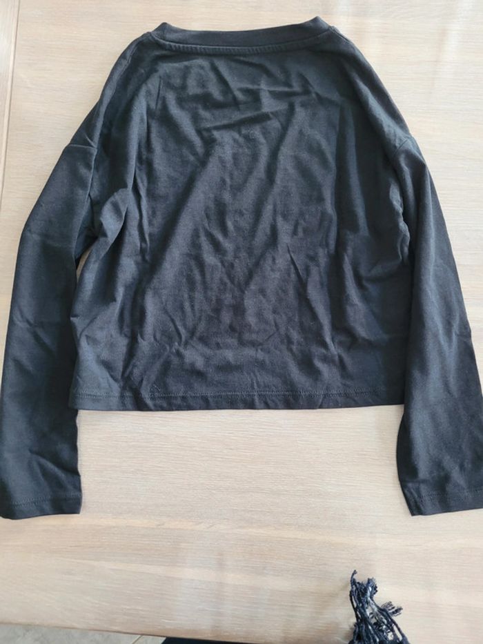 Tee-shirt manches longues neuf - photo numéro 4