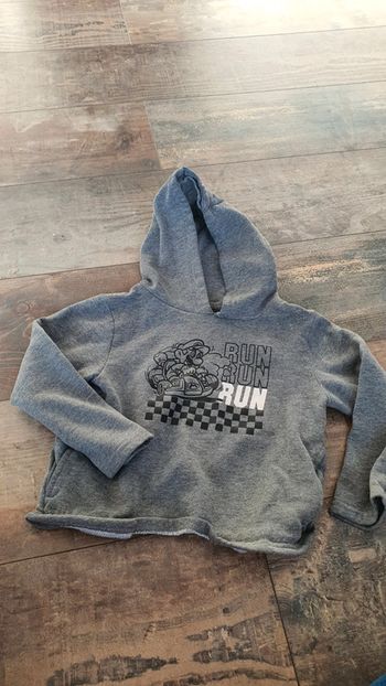 Sweat Mariokart 6 ans en très bon état