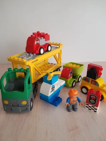 Camion transporteur et véhicules Lego Duplo