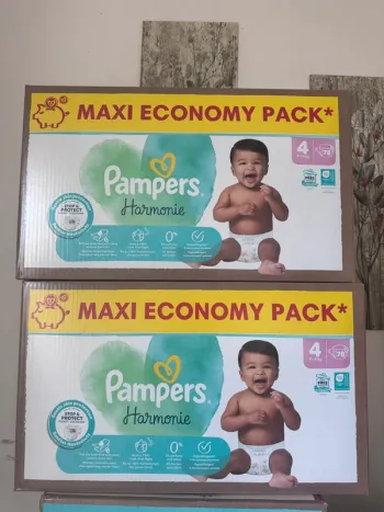 Lot de 2 cartons des couches Pampers harmonie taille 4