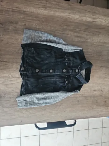 Veste en jean pour garçon taille 10 ans marque kiabi
