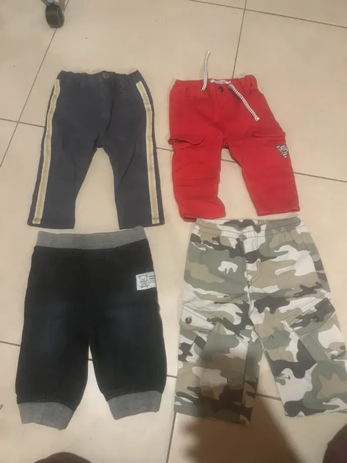 4 pantalons taille 6 mois ( prix à l’unité )