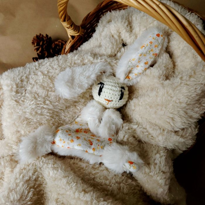 Gabin le Lapin doudou en crochet plat