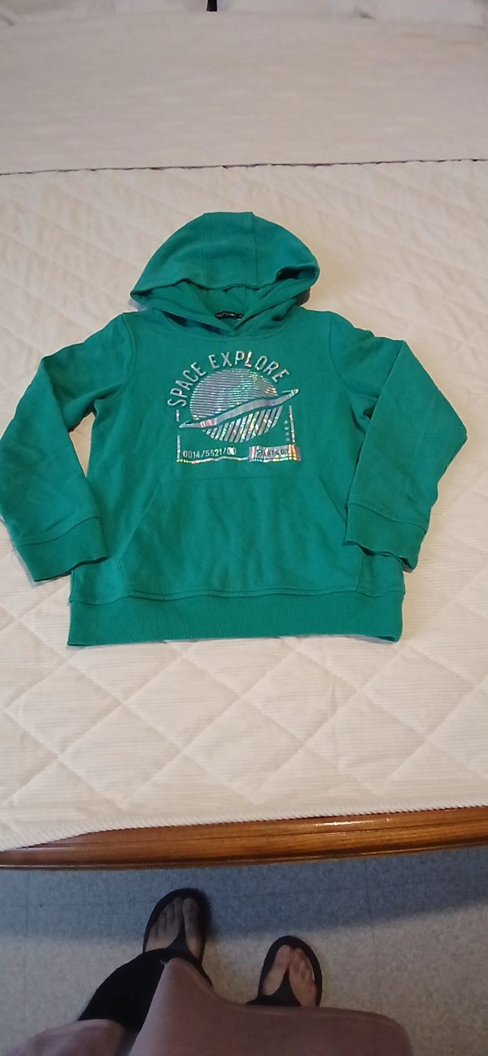 Pull à capuche taille 10 ans