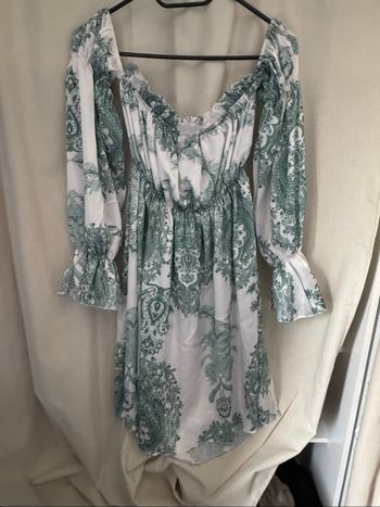 Robe épaule dénudée