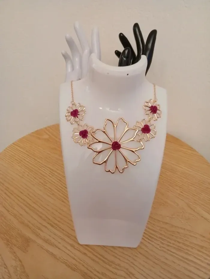 Solde 💝 Idée cadeau 🎁Collier fleurs dorée fantaisie élégance luxe - photo numéro 2